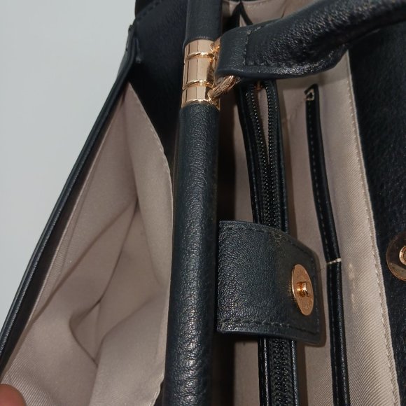 LC BLACK FAUX LEATHER PURSE GOLD ACCENTS LARGE WITH MANY POCKETS - Picture 6 of 10